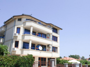 Гостиница Dream House Guest House  Ахтопол